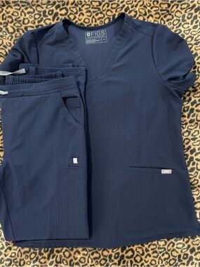 FIGS Navy V-Neck Scrub Top and Pants